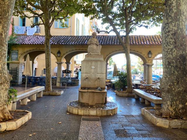 Place Aux Herbes Menton dolce vita