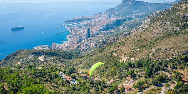 Parapente à Roquebrune-Cap-Martin et vue sur Monaco