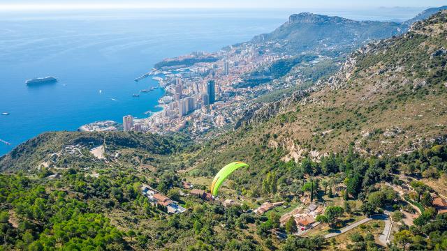 Parapente à Roquebrune-Cap-Martin et vue sur Monaco