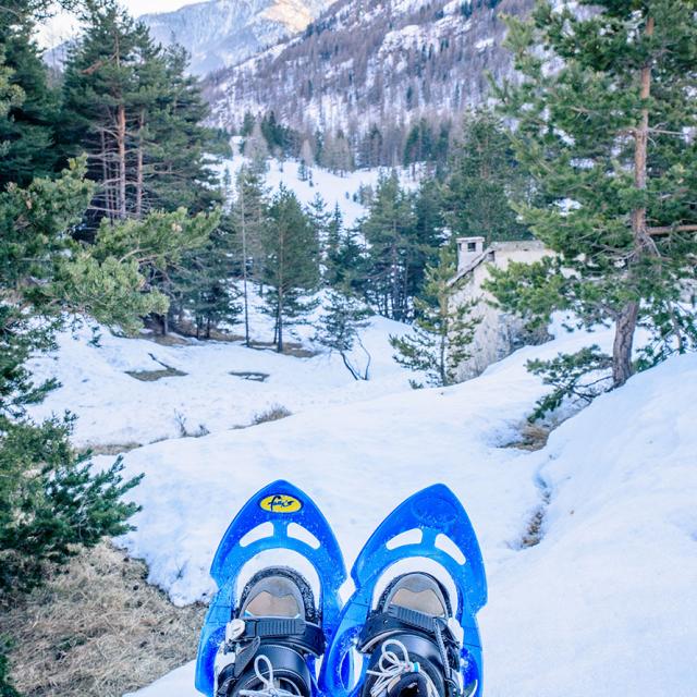 En raquettes pour profiter de la Neige