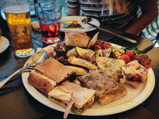 Pépites culinaires dans un restaurant de Sainte-Agnès