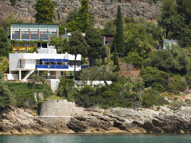 Villa E-1027, Unités de Camping, Le Cabanon et l'Etoile de Mer depuis la mer - Cap Moderne