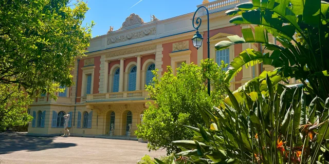 Dans les jardins du Palais Carnolès