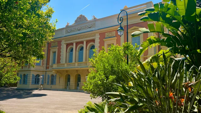 Dans les jardins du Palais Carnolès