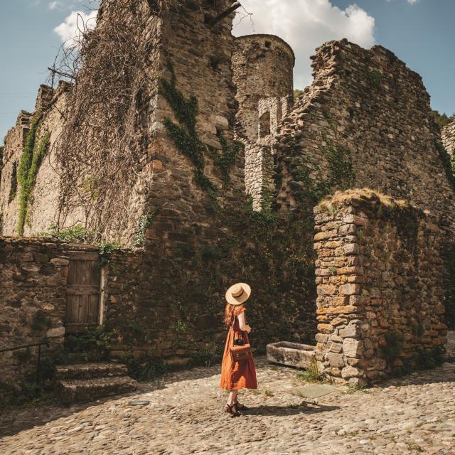 Promenade Dans Les Vestiges Du Chateau Lascaris La Brigue