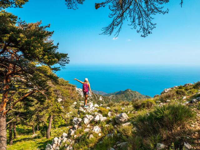 Randonnee Sur Les Hauteurs De Castellar Isabelle Fabre Min